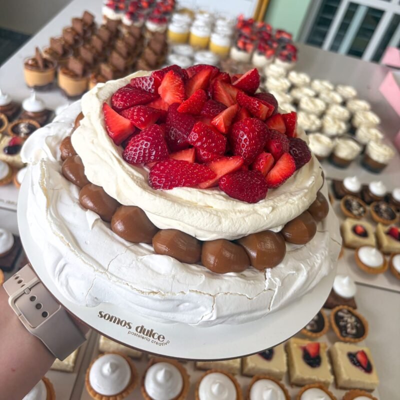 Pavlova con Frutillas/Frutos Rojos (sin tacc) EN STOCK